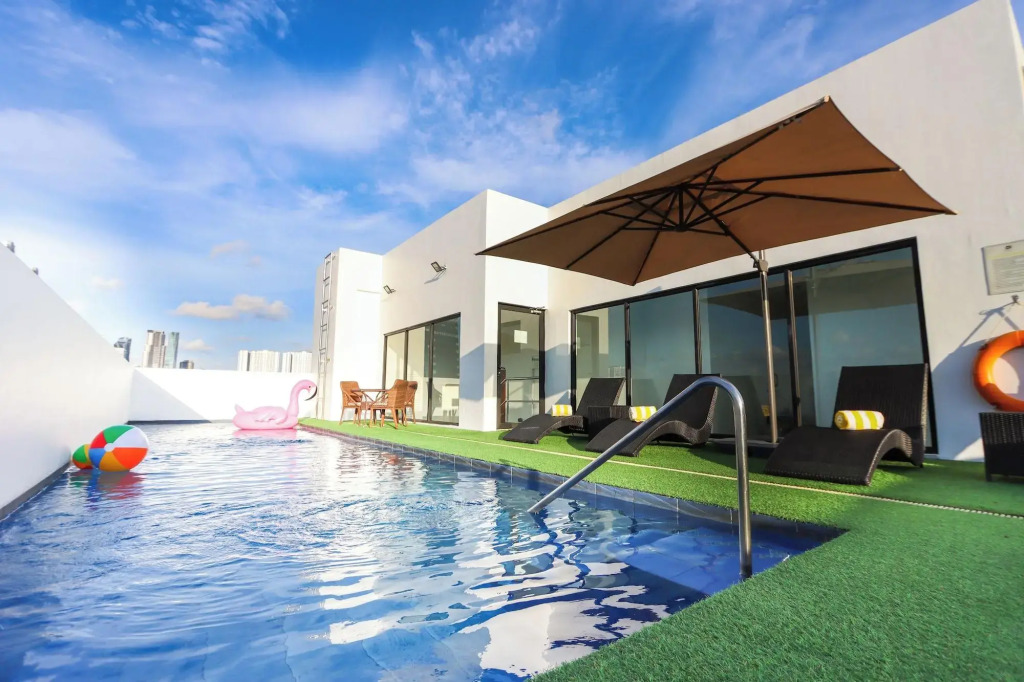 Privato Makati