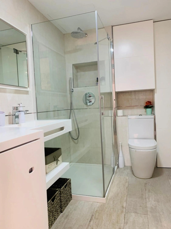 Cathedral Studio, Luxury studio in Cathedral area, Parking Optional