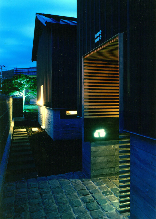 OTARU RETREAT KURAMURE by Onko Chishin