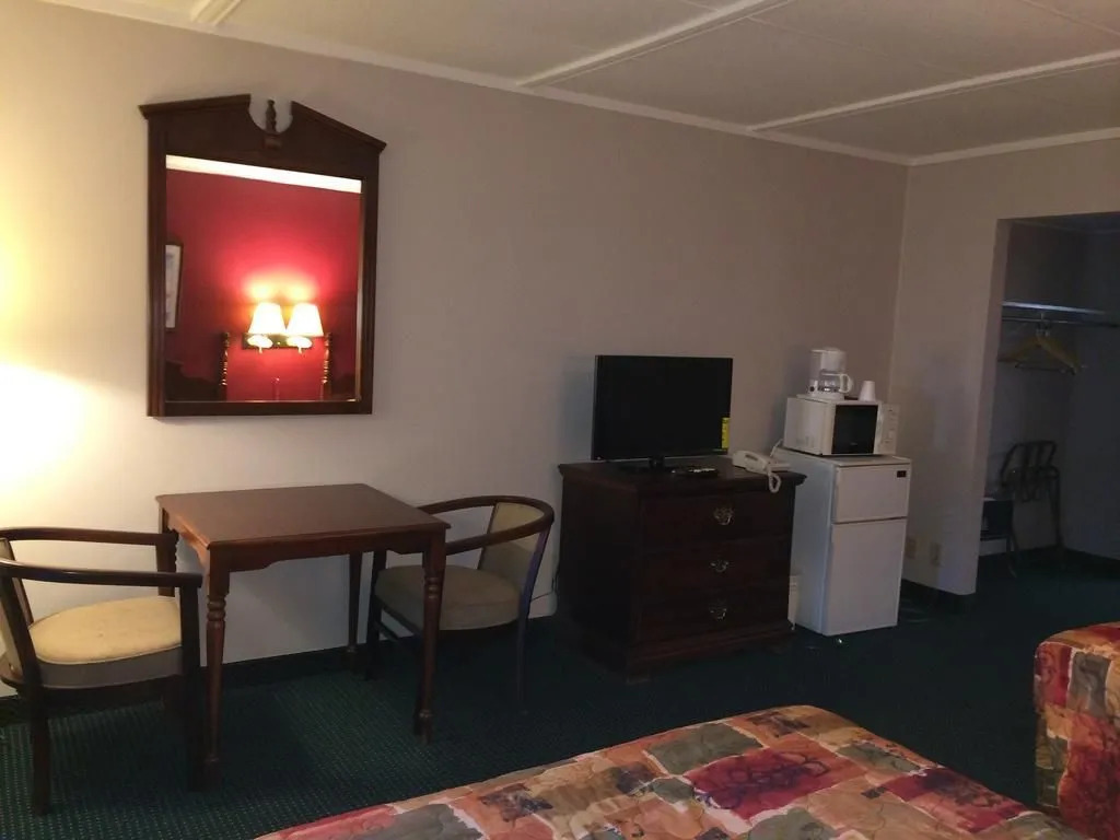 Rapids Inn & Suites