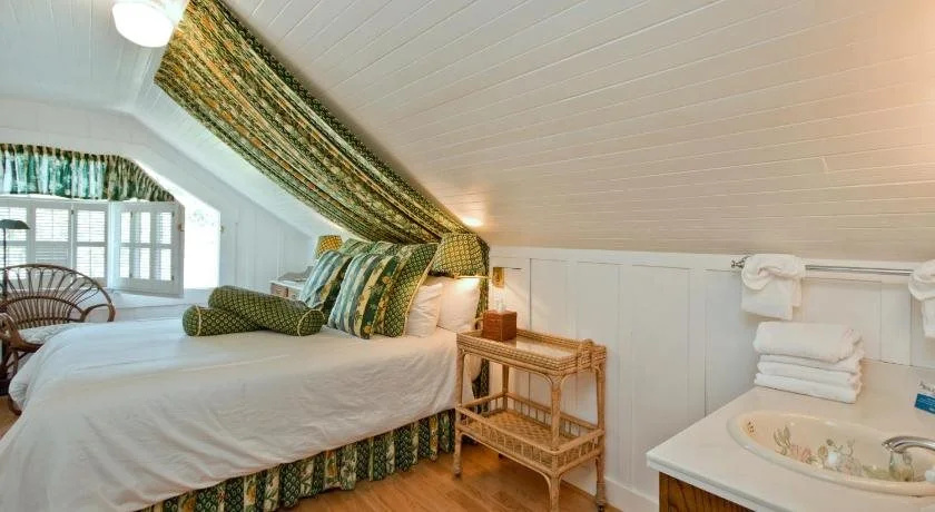 Sea View Inn - Carmel