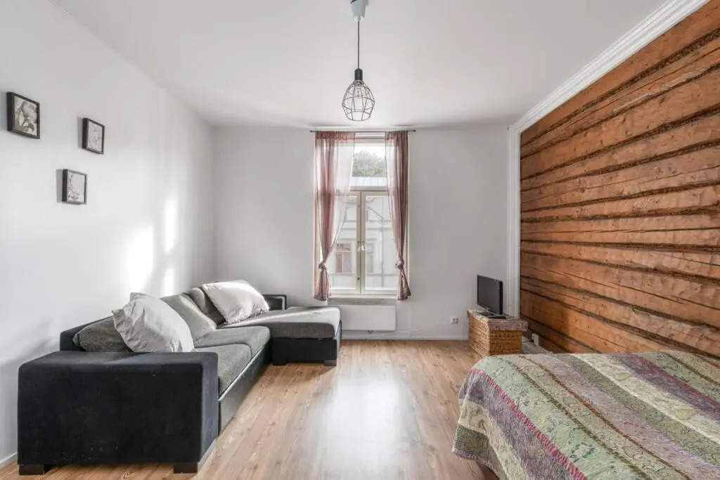 SELF-SERVICE apt 10 min from bus-&railway station, free bike!