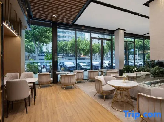 Liuyue Hotel (Wuhan HCL Conservatory)
