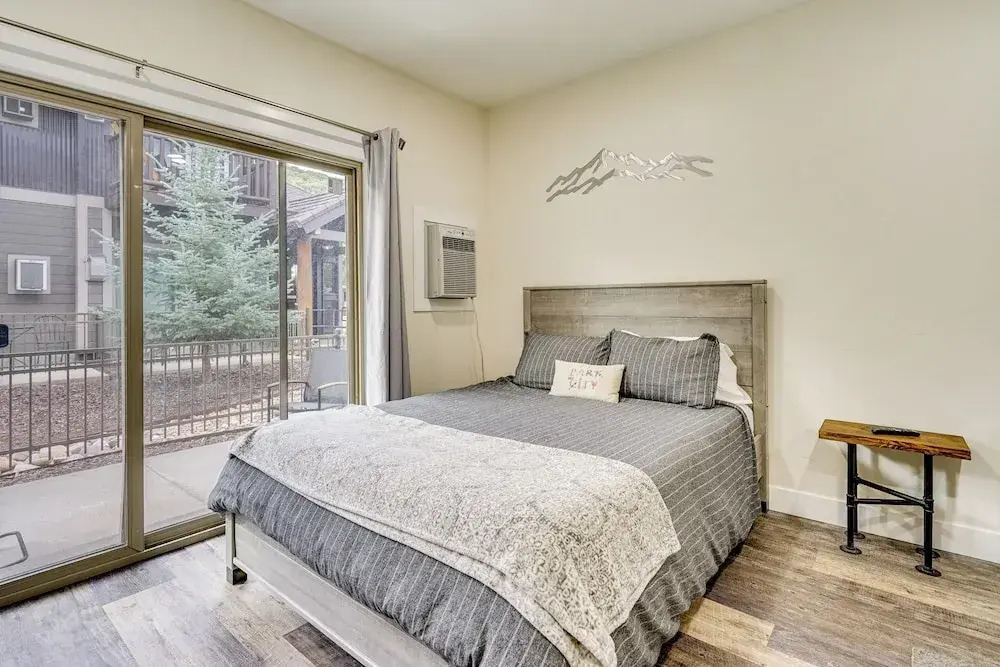 2 Mi to the Slopes! Park City Condo w/ Hot Tub