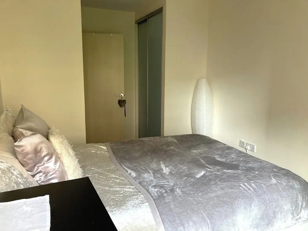 Bright London Retreat Near North Acton Tube
