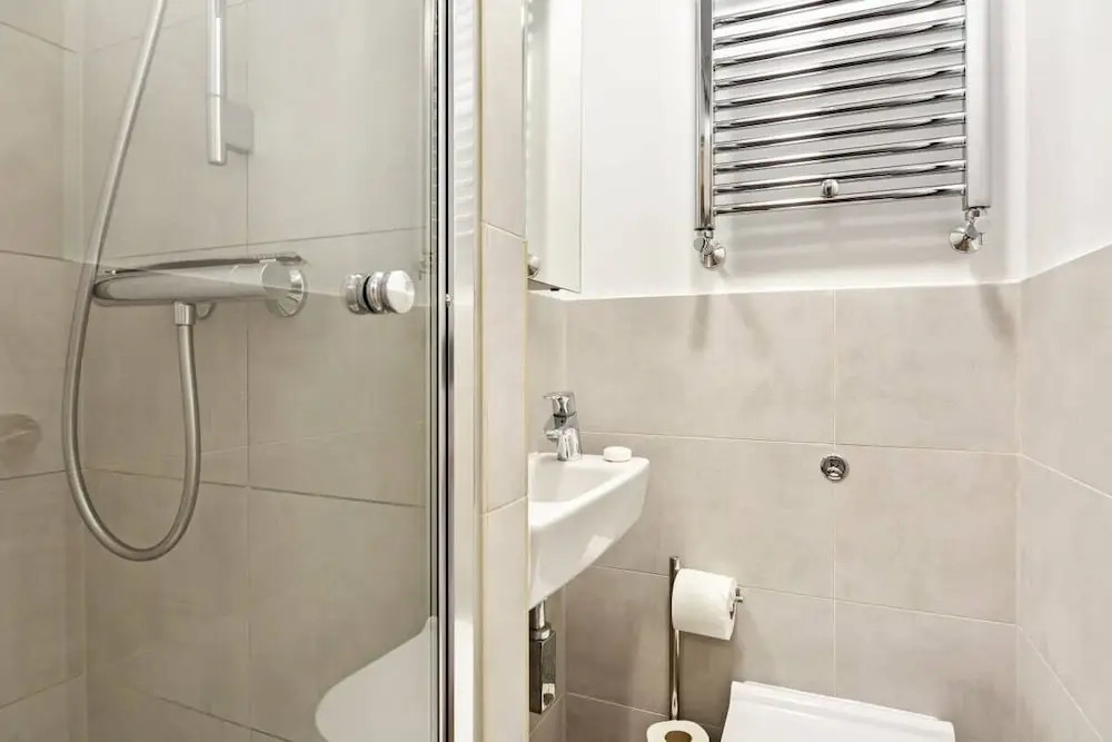 Modern & Spacious 2-bedroom House in Fulham
