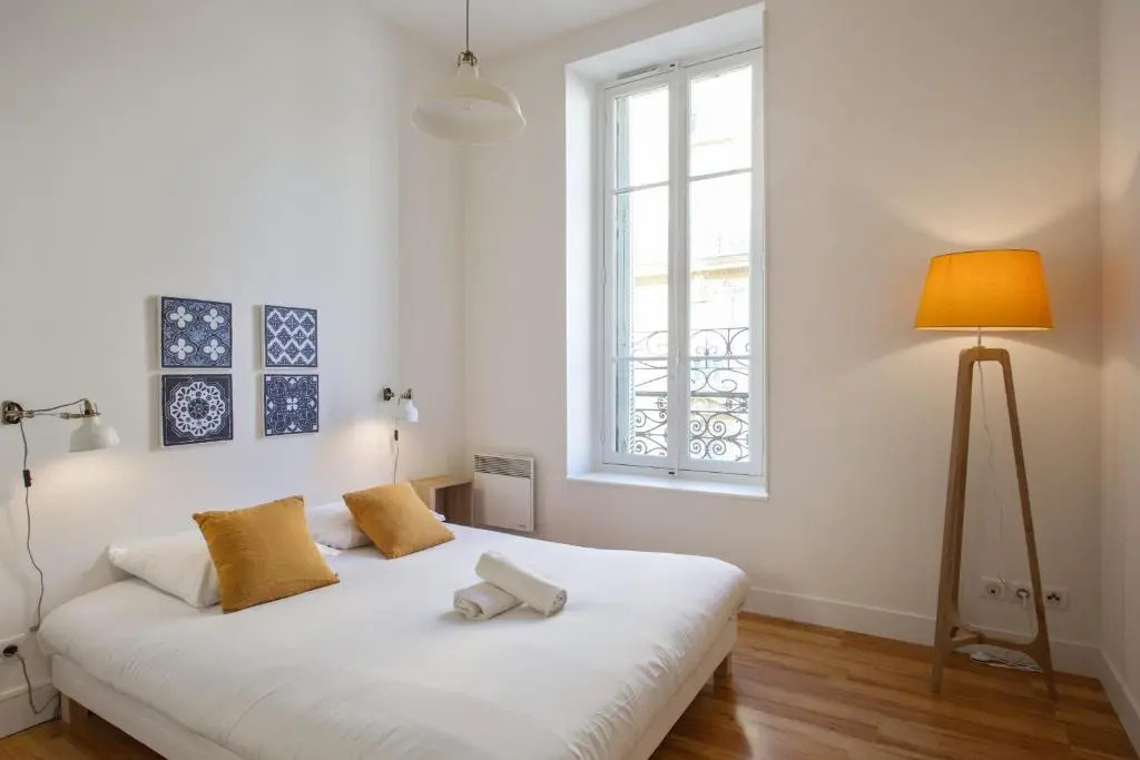 Beautiful and bright 2-br at the doors of Le Panier in Marseille - Welkeys