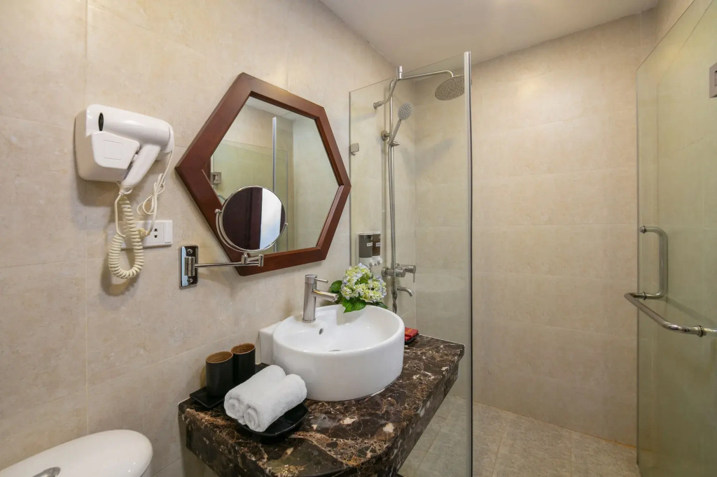 Victory Legend Hotel - In Hanoi Central