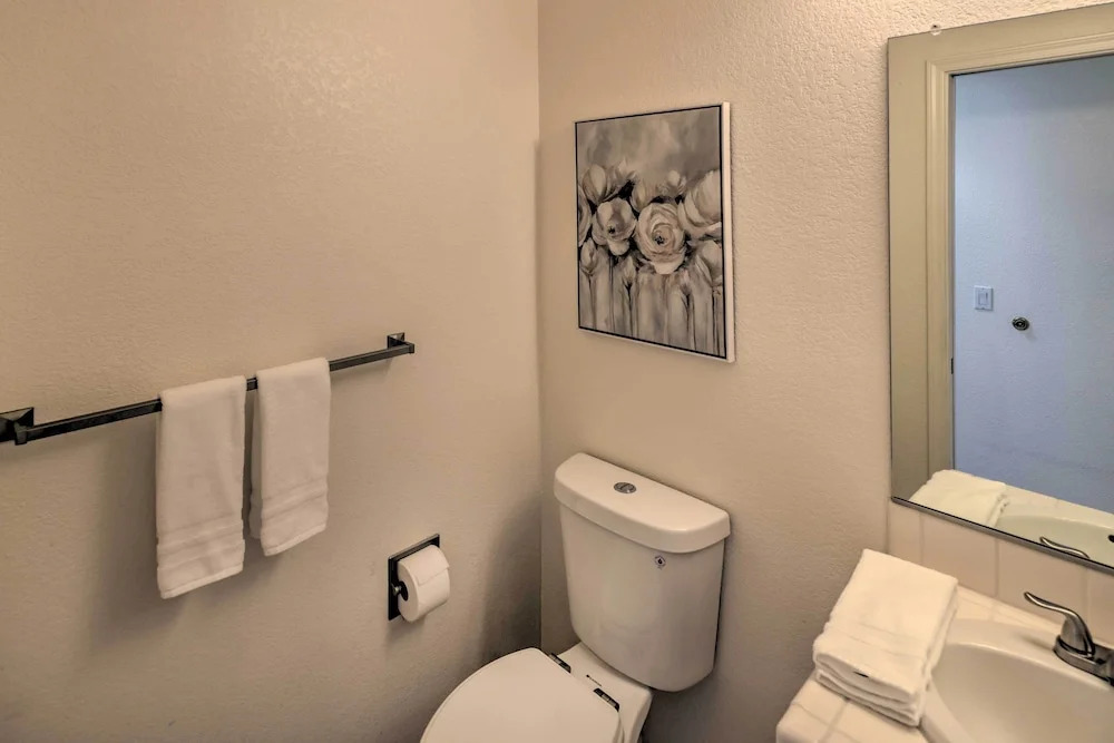 Beautiful Havasu Retreat w/ Hot Tub, Pet Friendly!