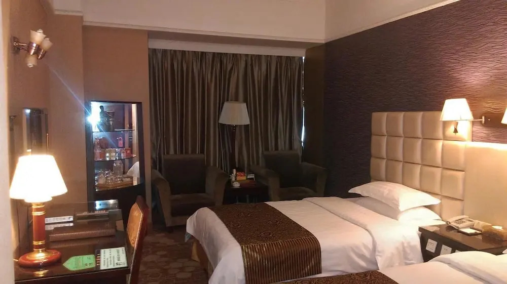 Longxiang Hotel