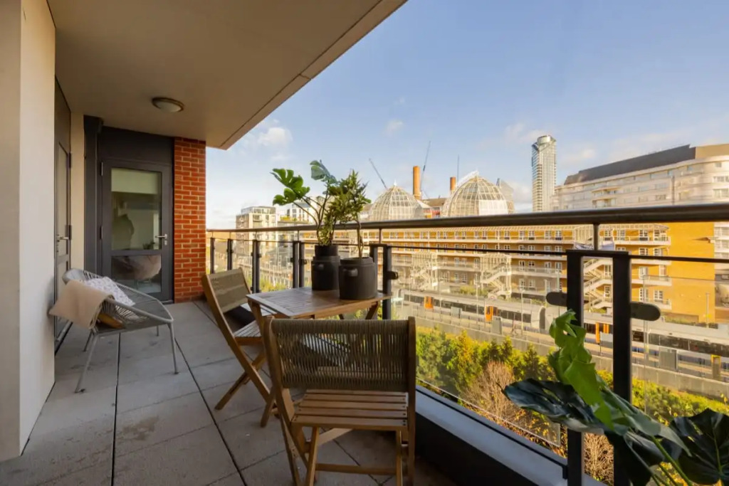 The Doulton Escape - Modern 2BDR with Balcony