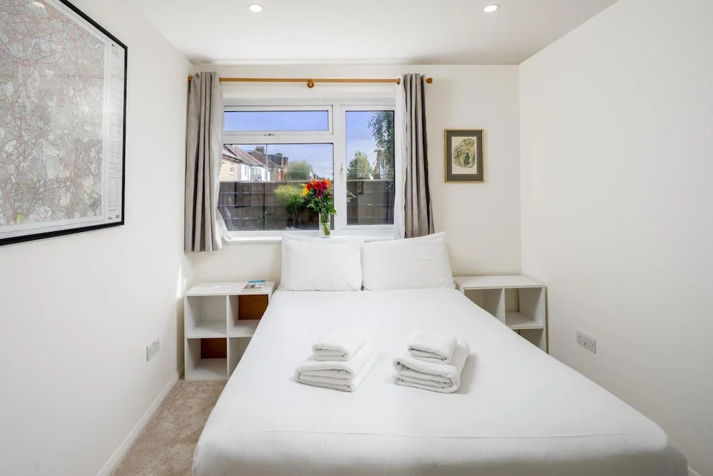 Stylish 2-bed Flat w/ Private Garden in Tooting, South London
