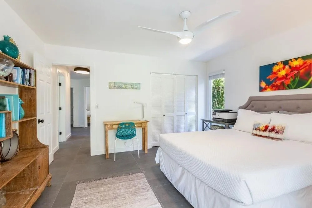 Hale Mauna Nui 4 Bedroom Home by RedAwning