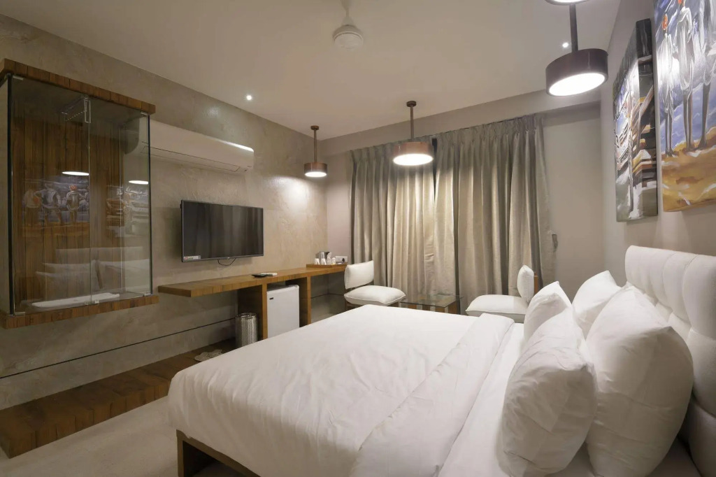 Urbane The Hotel