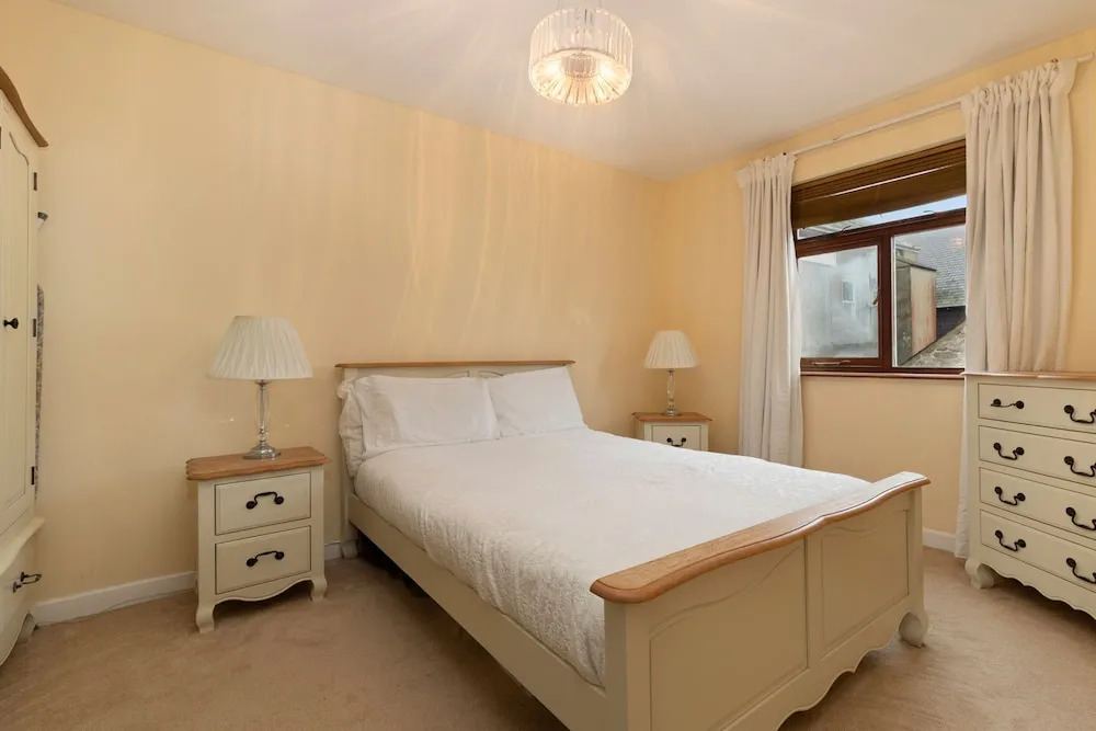 6 Paragon Court - Sea Front Apartment