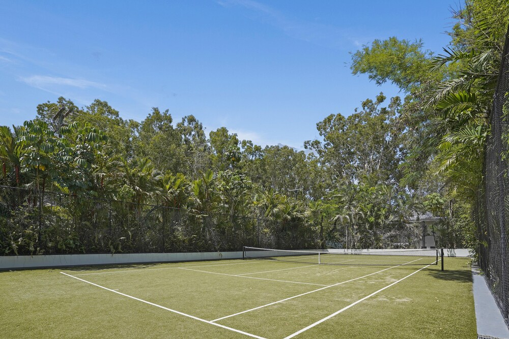 Elysium Private Accommodation at Beach Club & Spa