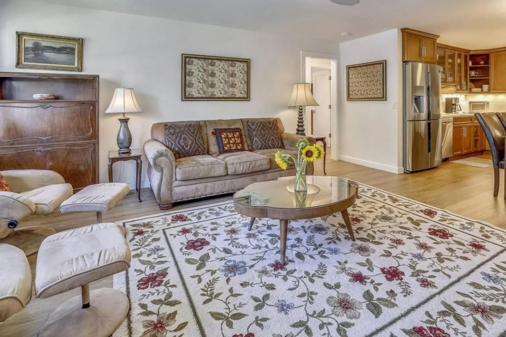 Premier 2 Bedroom Downtown Aspen Condo Just 100 Yards From the Gondola, High End Shopping, Dining and Entertainment