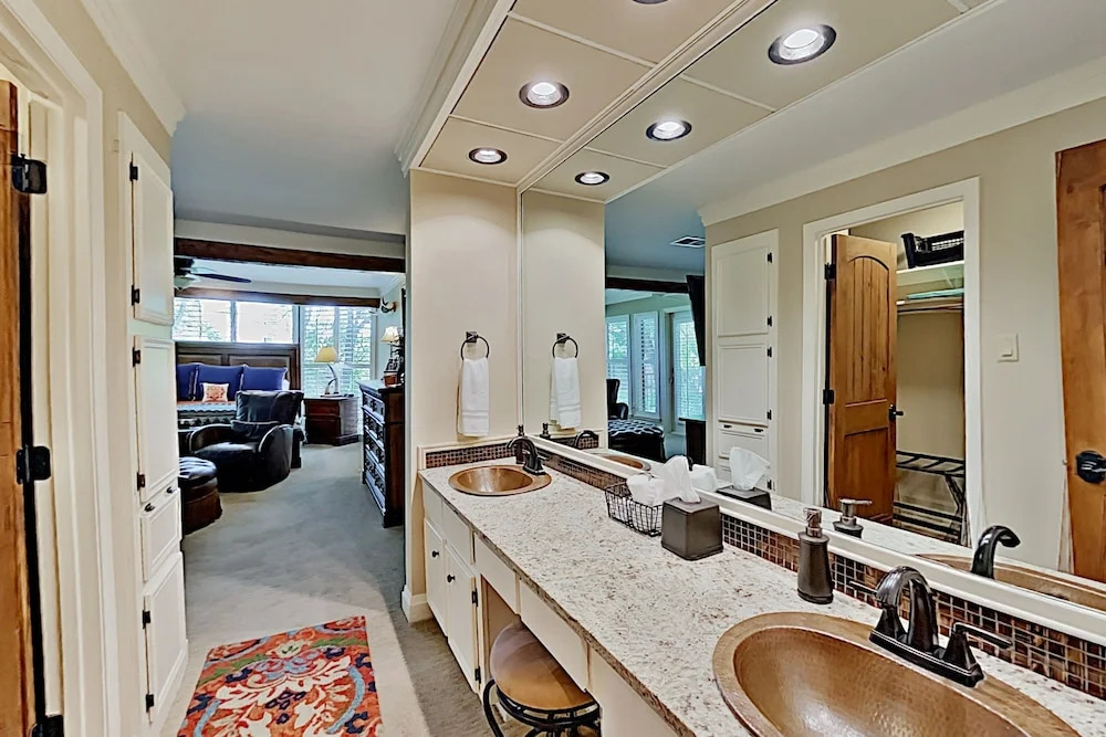 Lavish All-suite W/ Tennis Courts: Near Pool, Golf 4 Bedroom Condo