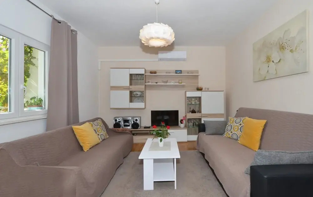 Paž - 28m From the Beach - A1