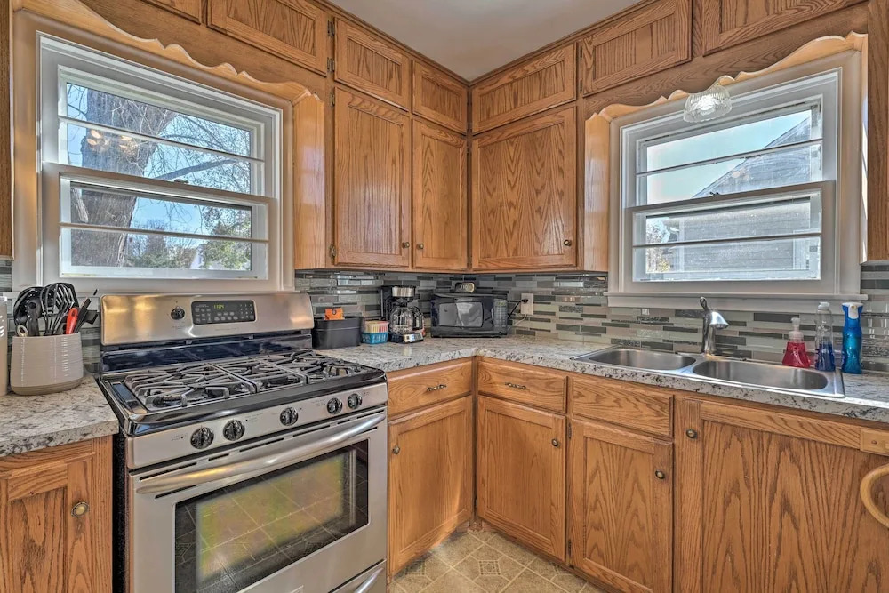 Charming Family Home ~ 4 Mi to Granite Peak!