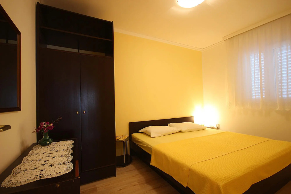 Apartment Dino - apartments with hot tub: A3 Novalja, Island Pag