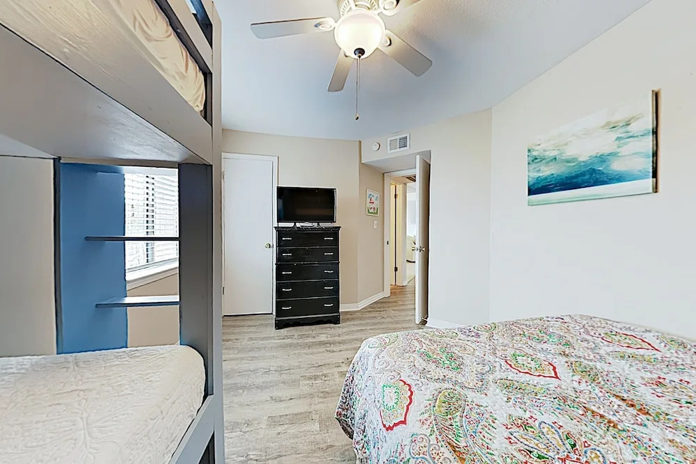 New Listing! Gulf-view : Heated Pool, Hot Tub 2 Bedroom Condo