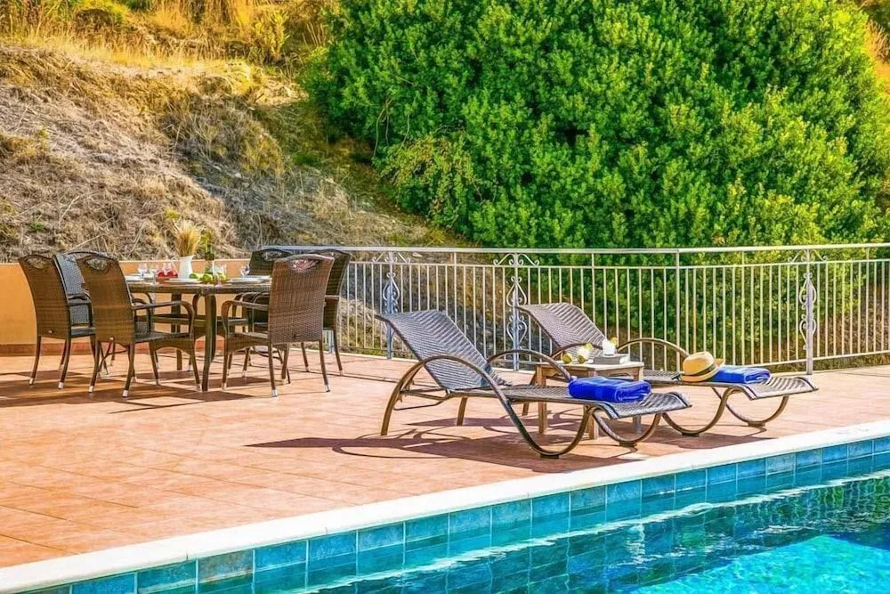 Villa Louloudia