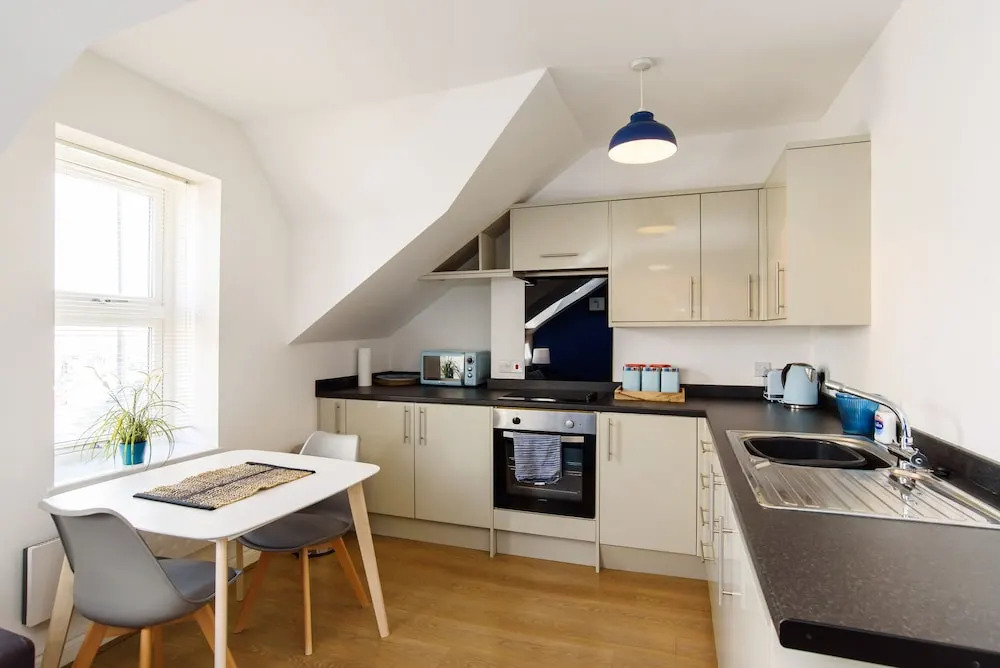 3 88A Albany Road
