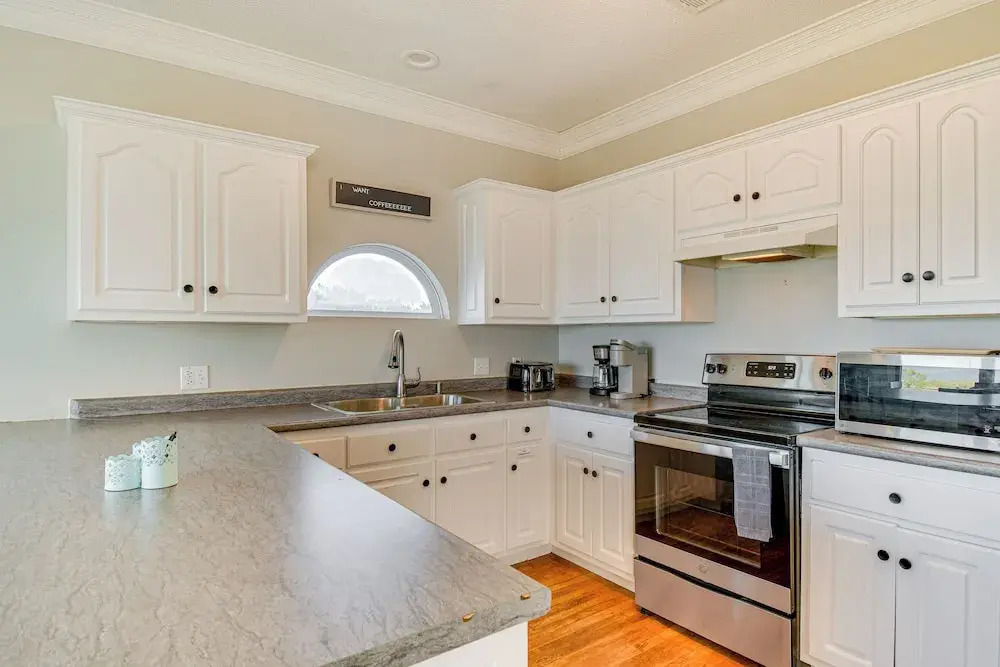 Walk to Beach: Home w Pool Access in Gulf Shores
