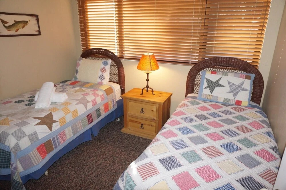 542 2 Bedroom Condo