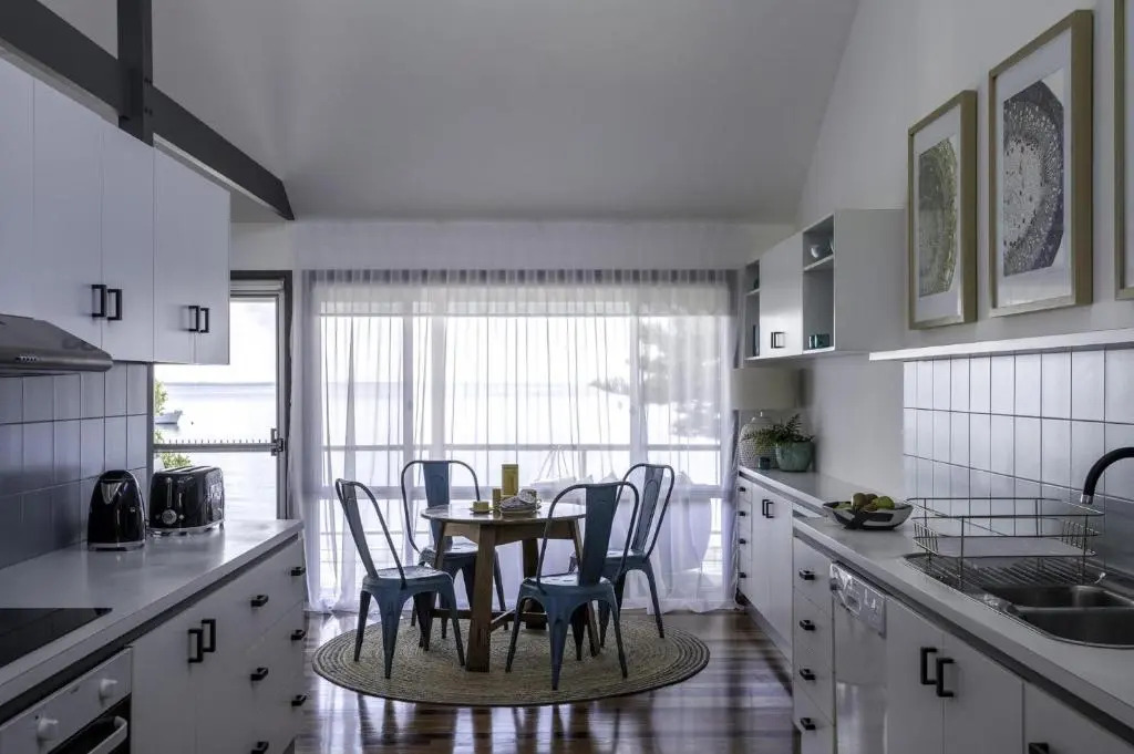 The Seaview - Designer Beachfront House