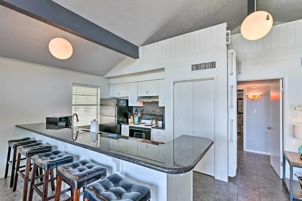 Cozy Galveston Beach House - Walk to the Gulf!