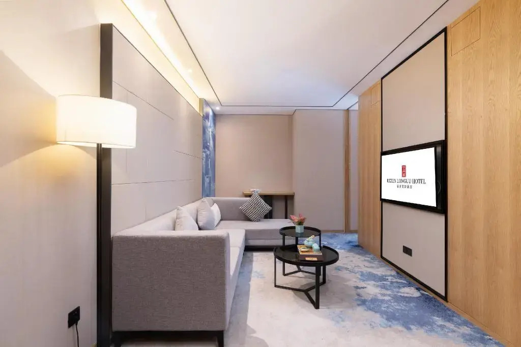 Rezen Longuu Hotel