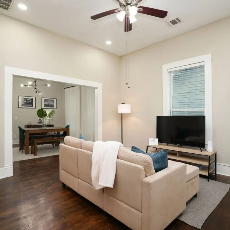 Amazing Fully Fenced Home Only 1 7 mi to Downtown