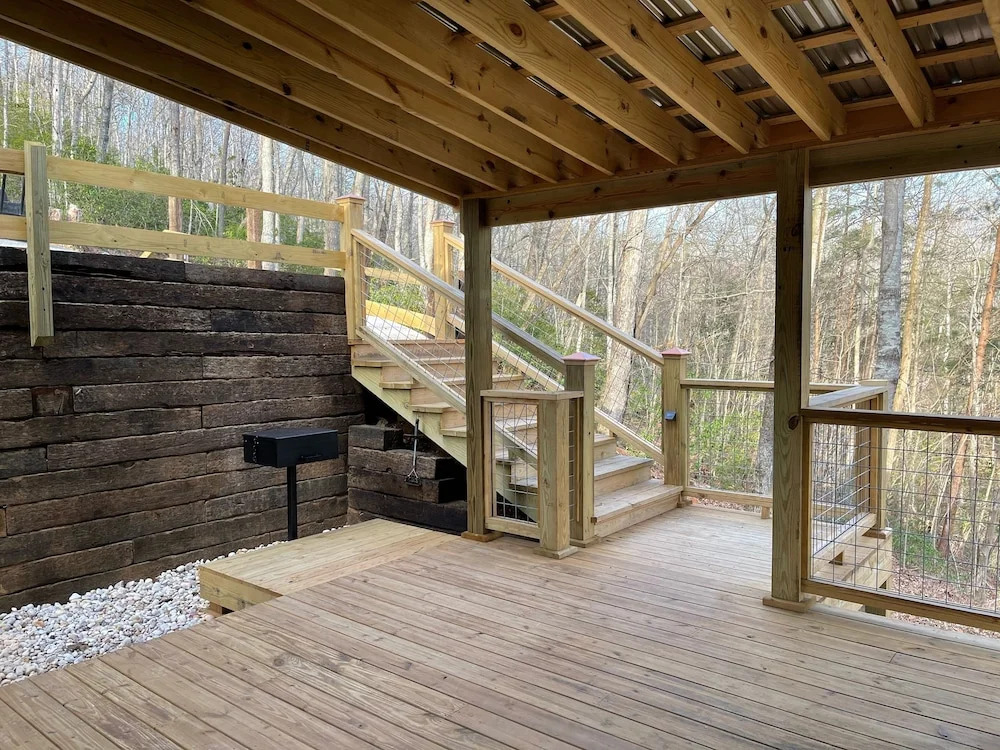Bigfoots Hideaway 1 Bedroom Cabin by RedAwning