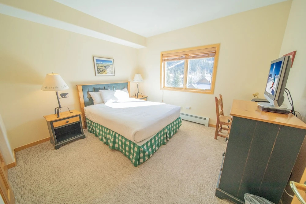 Gateway Lodge 5089
