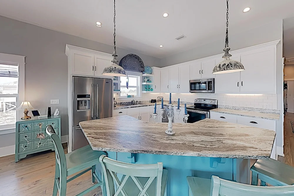 New Listing! Ellie Fish Gulf Gem W/ Balconies 4 Bedroom Home