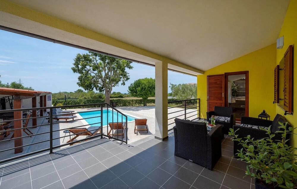 Gorgeous Home In Galizana