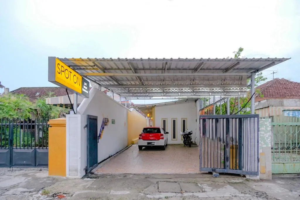 OYO Life 2417 Melati Residence