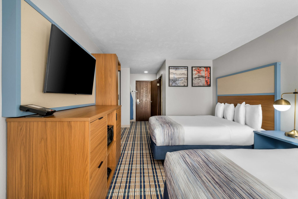 AmericInn by Wyndham Delafield-Waukesha-Milwaukee