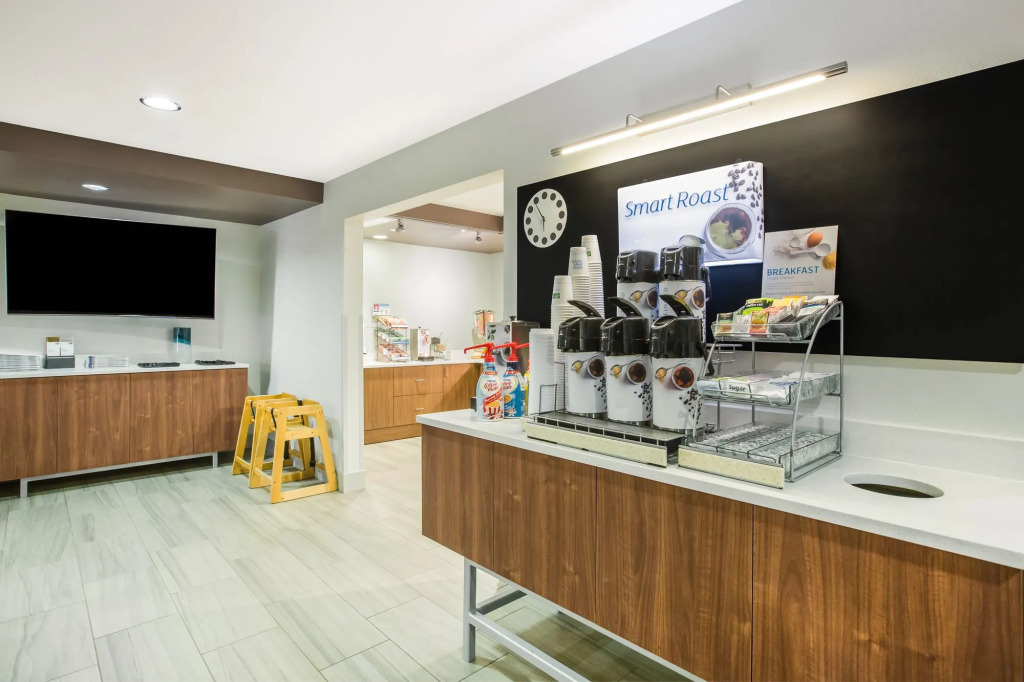 Holiday Inn Express & Suites Bellevue -Omaha Area- by IHG