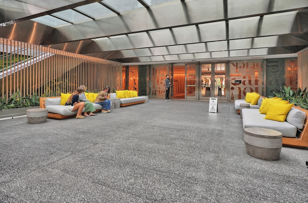 RS Suites - The AKA Residence