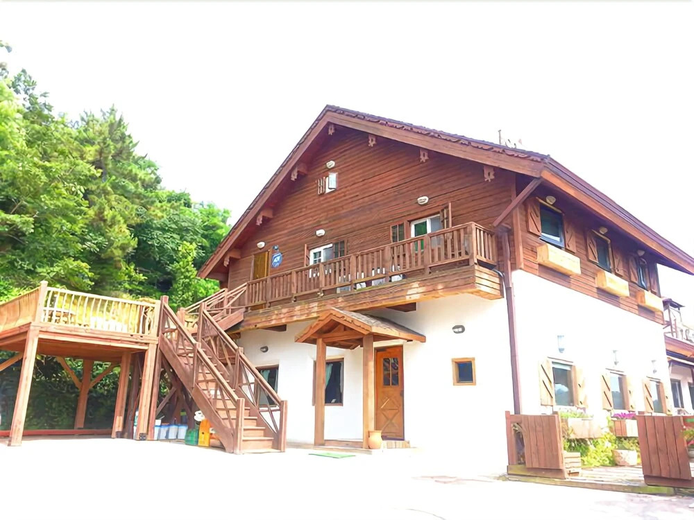 Yeosu Tirol Pension