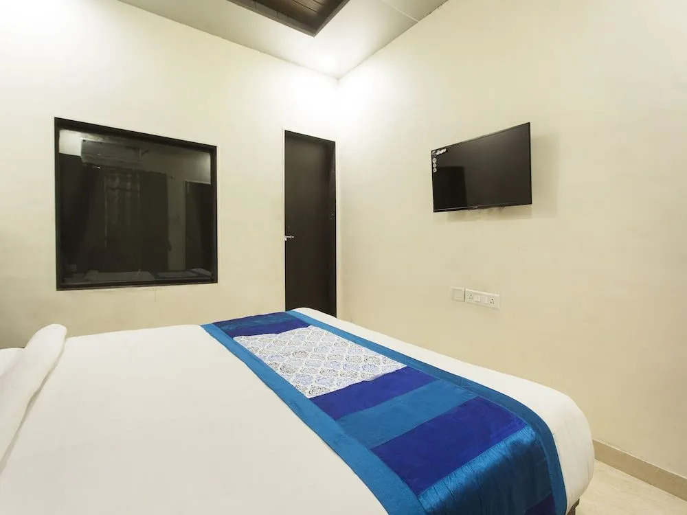 OYO 10374 Hotel Swapnalok