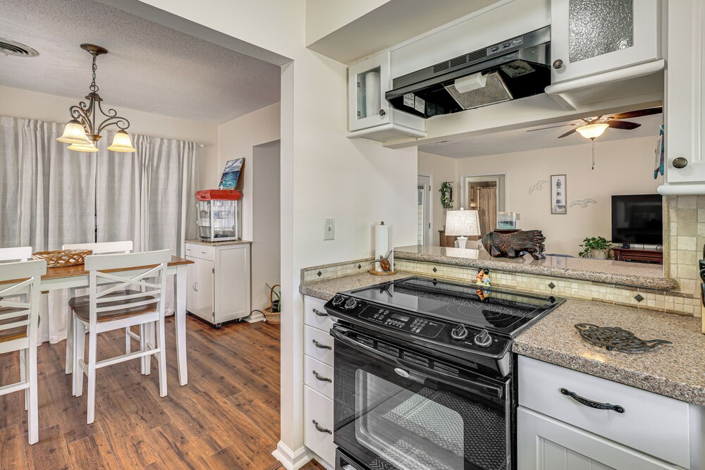 Oak Island Home w/ Fenced Yard, Walk to Long Beach