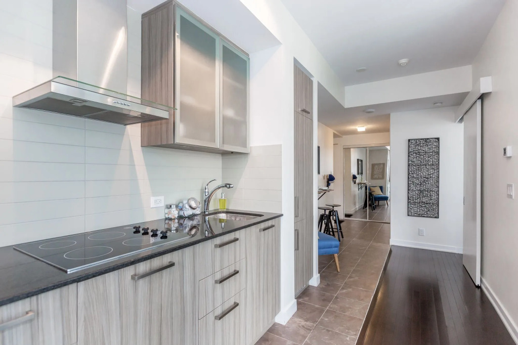 Noel Suites-York St and Lakeshore Blvd