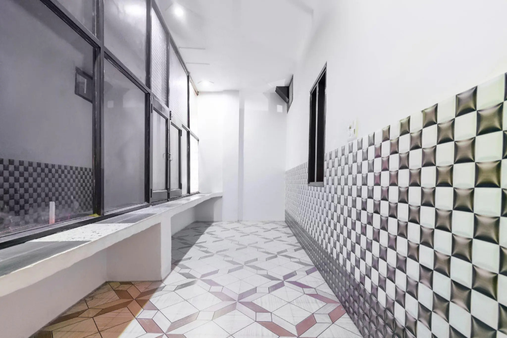 OYO 7609 Hotel Dolphin