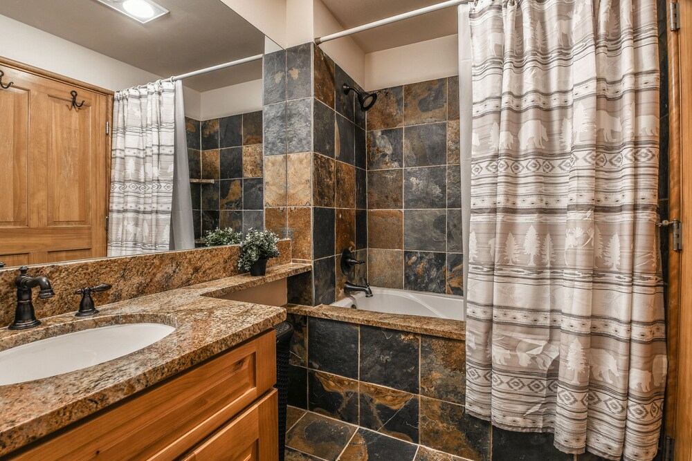 Jack Pine 8008 by SummitCove Vacation Lodging