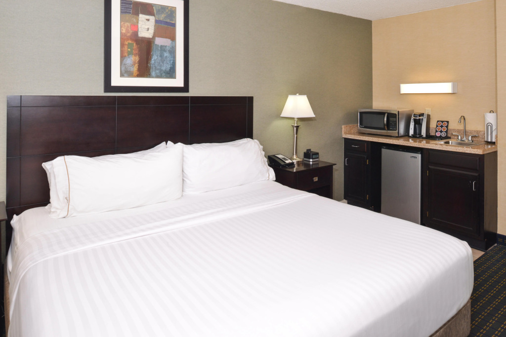 Country Inn & Suites by Radisson Benton Harbor-St Joseph MI