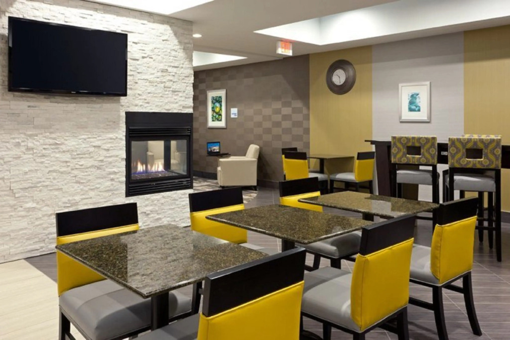 Holiday Inn Express Hotel & Suites Batavia -